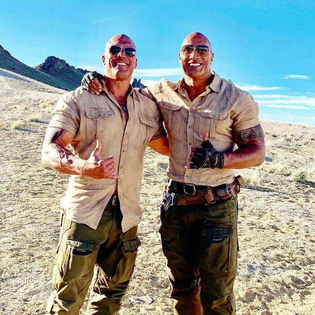 Dwayne "The Rock" Johnson és kaszkadőre a Jumanji című film forgatásán.