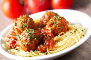 Spagetti és húsgolyó
