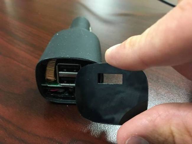 „A töltőm előlapja leesett, és kiderült, hogy van rajta egy extra USB-port."