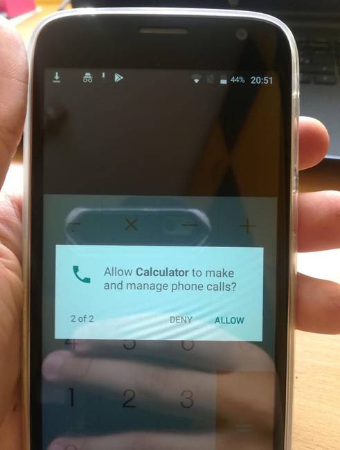 „Engedélyezi, hogy a számológép hívásokat indítson és kezeljen?"