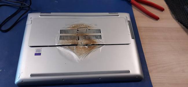„Az ügyfél nem vette észre, hogy be van kapcsolva az elektromos tűzhelye, és rátette a laptopját."
