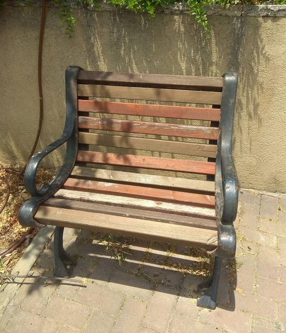 „Találtam egy egyszemélyes padot a parkban."