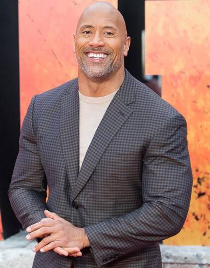 Dwayne "The Rock" Johnson 13 éves korában tányérokat mosott egy pizzériában, minden nap 15:00 és 23:30 között.
