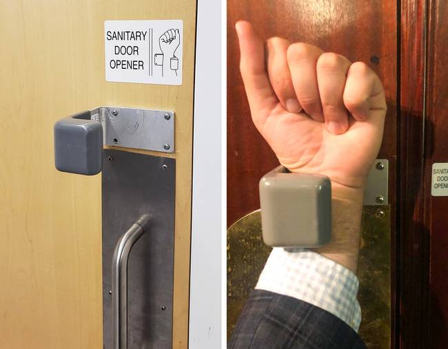 Ennek a nyilvános WC-nek az ajtaja csuklóval is nyitható, hogy ne piszkoljuk be újra a tenyerünket kézmosás után.