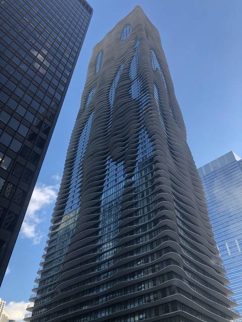Chicagónak is megvan a maga vonzereje - ez a hullámos felhőkarcoló magától értetődő módon az Aqua nevet kapta.