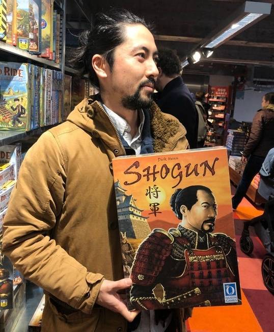 „A japán barátom talált egy társasjátékot, amin saját maga szerepel."