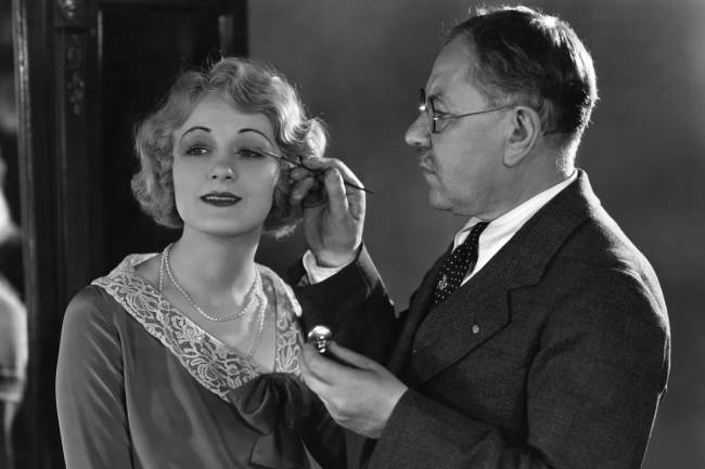 Hogyan találta fel a Max Factor a sminket?