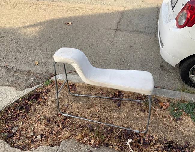 „Valami székhez hasonló. A fehér rész puha."