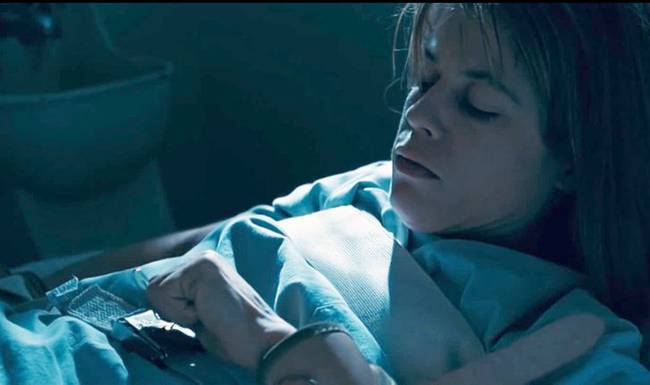 Linda Hamilton kifejezetten a "Terminátor 2: Az ítélet napja" című film kedvéért tanulta meg, hogyan kell zárat feltörni egy gemkapocs segítségével. Az elmegyógyintézetből történő szökés jelenetében pedig tényleg meg is teszi.