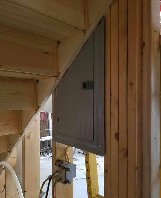 „Kérték, hogy szereljem fel az elektromos dobozt, de nem részletezték, hová."