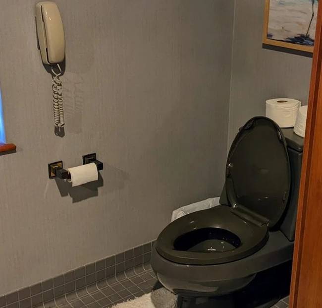 „A szüleimnek van egy telefonjuk a WC-ben."