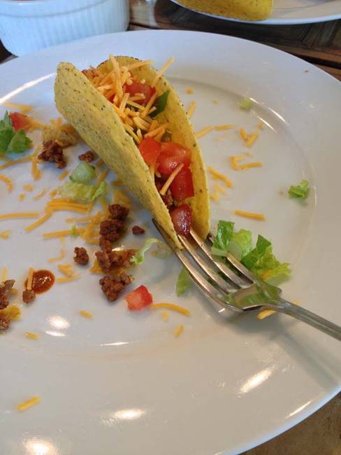 Egyszerű villa, mint taco-tartó.