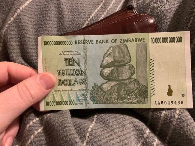 „Van 10 trillió zimbabwei dollárom."