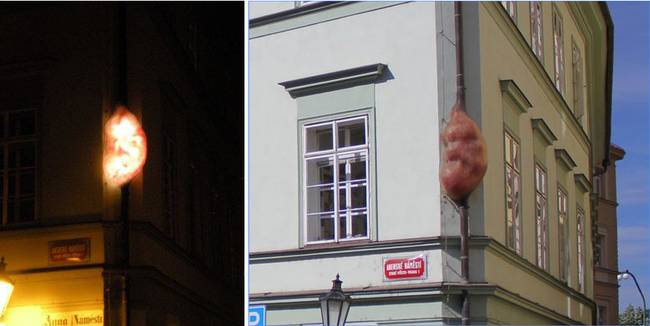 „Egy prágai épület ereszcsatornáján láttam ezt a bizarr kitüremkedést. Mi lehet ez?!"