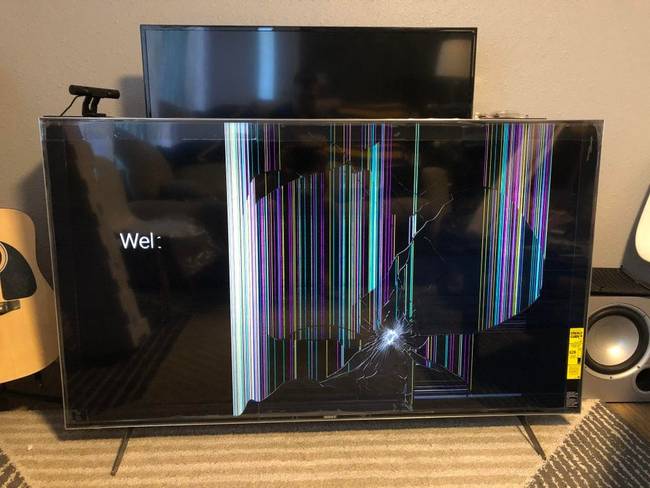 „Nagyon féltem tévét rendelni az Amazonról, de olyan olcsó volt, hogy nem tudtam ellenállni. Tegnap végre megérkezett az új tévém."