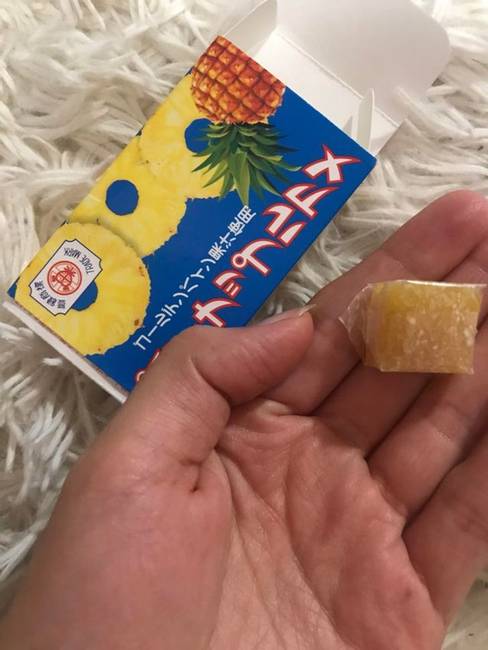 Ezek a japán cukorkák nem műanyagokba, hanem keményítőből készült csomagolásba vannak csomagolva, így nem hagynak maguk után szemetet.