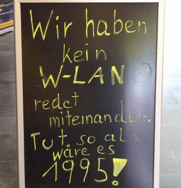 „Egy bécsi étteremben láttam. A táblán ez áll: Nincs Wi-Wi, csak beszélgessünk egymással. Képzeld azt, hogy 1995-öt írunk."