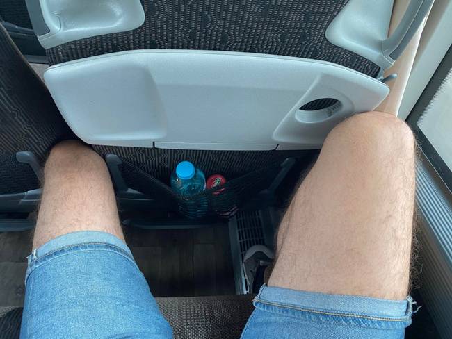 192 cm egy átlagos buszon.