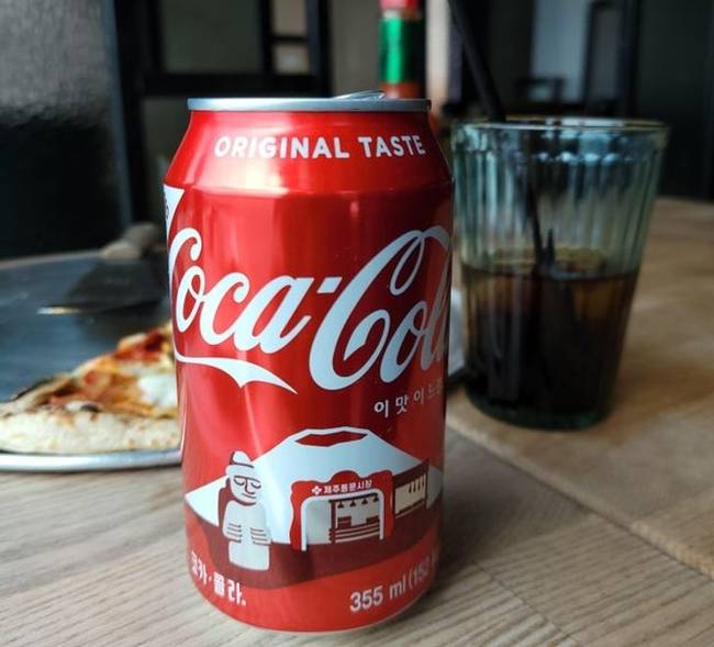 Dél-Korea témájú Coca Cola.