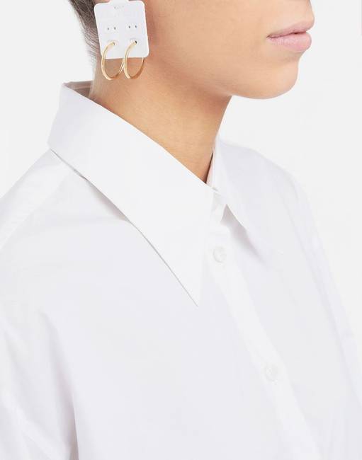 A Maison Margiela divatház modellje is eszerint használja.