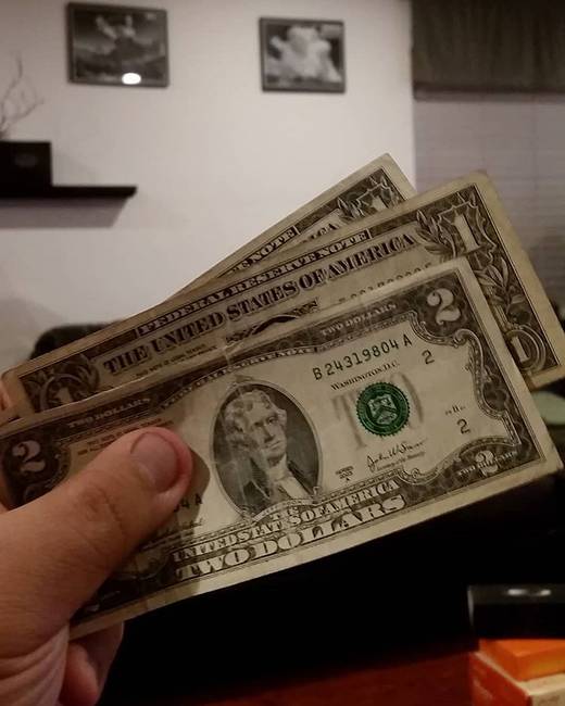 A bankjegyek rendkívül hasonlóak, ezért nehéz megkülönböztetni őket.