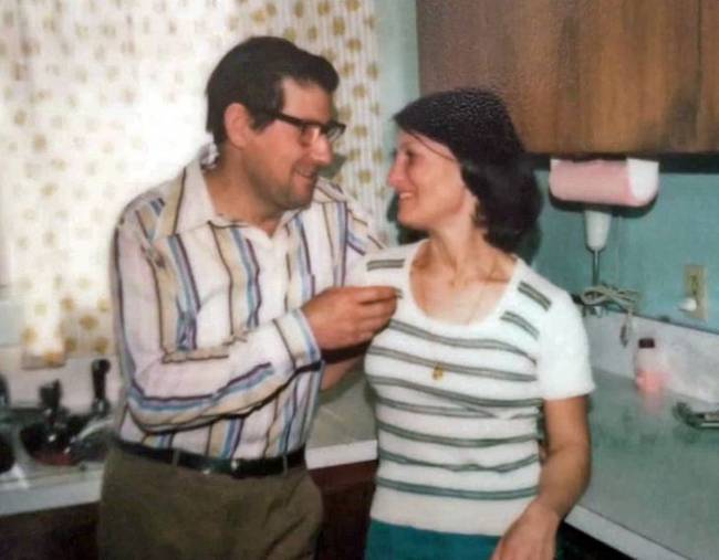 „A szüleim a 70-es évek elején a konyhában. Nagyon szeretem, ahogy egymásra néznek."