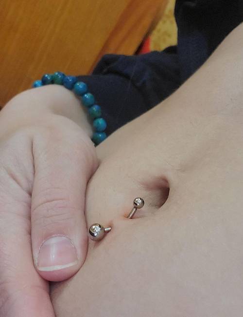 „Hogyan lehet ilyen egy köldök alatti piercing? Azt hiszem, sírni fogok."