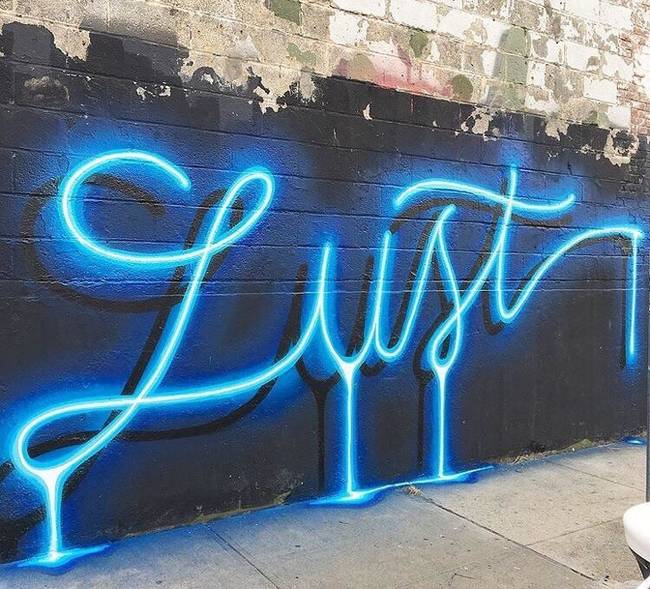 Ez nem neoncső. Ez egy graffiti.