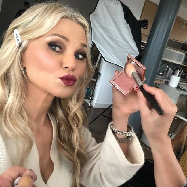 Christie Brinkley - 64 éves