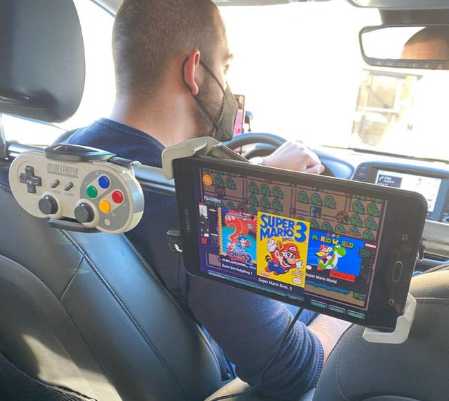 A taxis ezt szerelte be az autójába az utasok kényelme érdekében.
