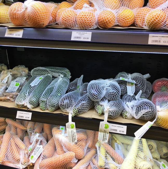 Ebben a boltban a zöldségeket és gyümölcsöket olyan hálókban értékesítik, melyek 100%-ban alkalmasak otthoni komposztálásra.