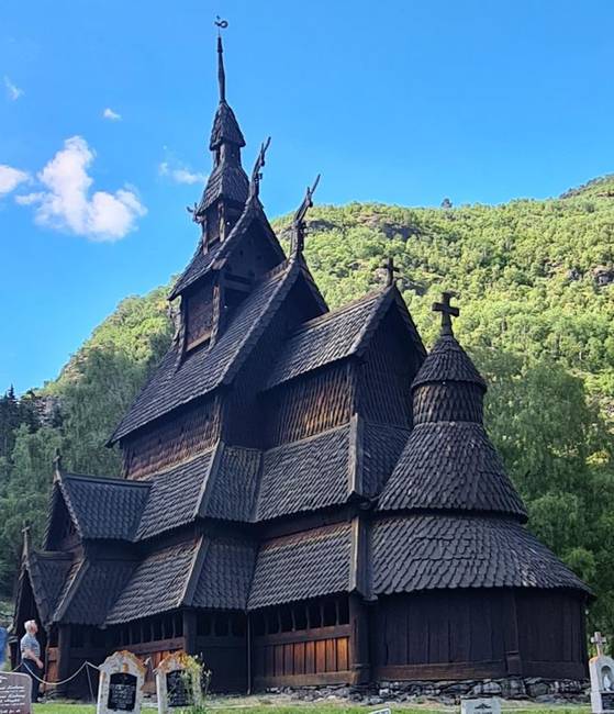 „Egy több mint 800 éves norvég templomban jártam."