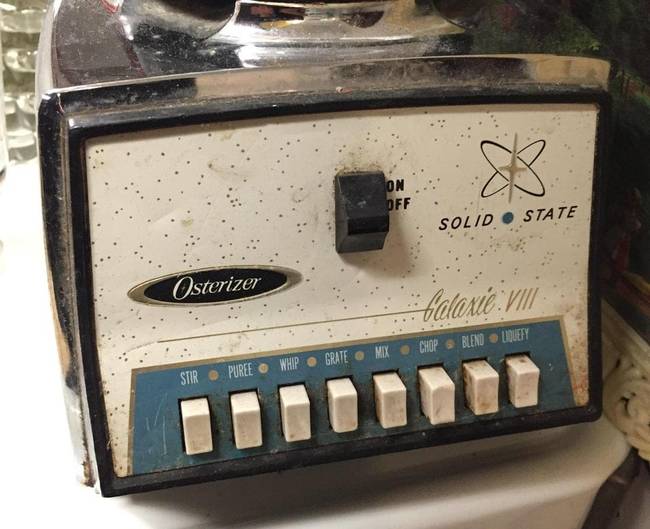 Osterizer márkájú retro turmixgép.
