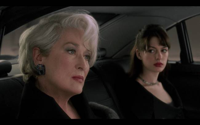 Az ördög Pradát visel című filmben, amikor Meryl Streep Anne Hathaway-vel beszélget, valójában egy félbevágott S-osztályú Mercedes-ben ülnek.