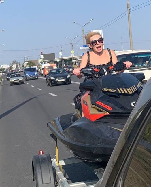 Ki mondta, hogy autópályán nem lehet jet-skit vezetni?