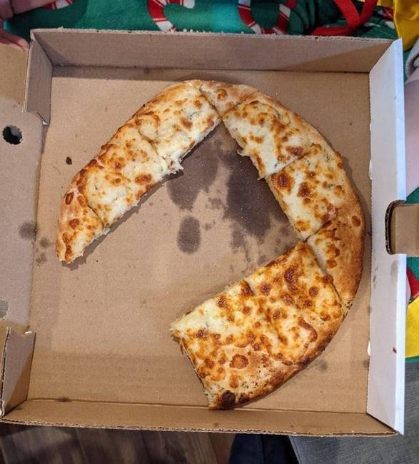„Pizzát rendeltem a barátnőmnek és a párjának. Elmentem a tányérokért, majd mire visszaértem, ez a látvány fogadott.''