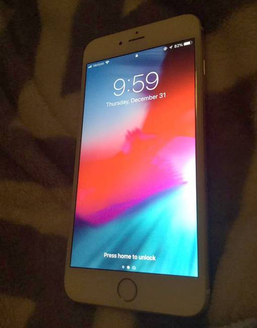 „A lakóház melletti kukánkon van egy külön kis tartály, ahová az elektronikai hulladékokat lehet dobni. Ott találtam ezt a teljesen működőképes iPhone 6 Plus-t."