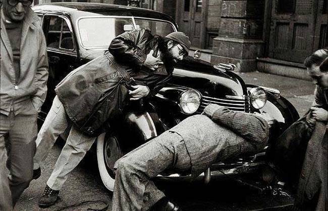 Francis Coppola és Marlon Brando az 1972-es "Keresztapa" című film forgatásán.