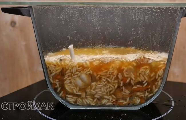 Így néz ki egy félbevágott edény, főzés közben.