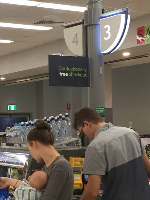 Ebben a szupermarketben külön édesség-nélküli kasszák vannak, hogy a szülőknek ne kelljen a csokoládékon veszekedni a gyermekeikkel sorban állás közben.