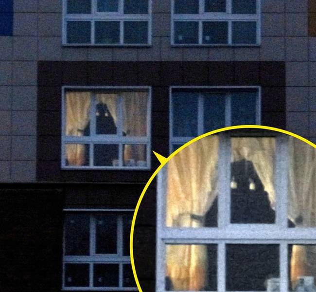 „Hazafele sétálva vettem észre, hogy valaki sárga szemekkel bámul rám a második emeleti ablakból. Kiderült, hogy azok csak a csillárok a plafonon."