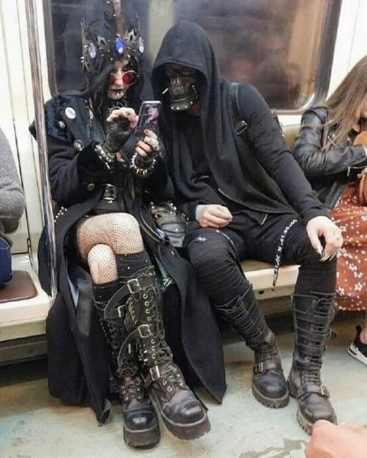 „Nézd csak, biztos, hogy ez a metró megy a pokol felé?!"