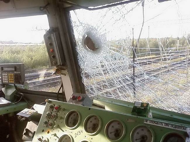 „Akkor történt, amikor elment mellettem egy másik vonat. Még szerencse, hogy megfogta a szélvédő."