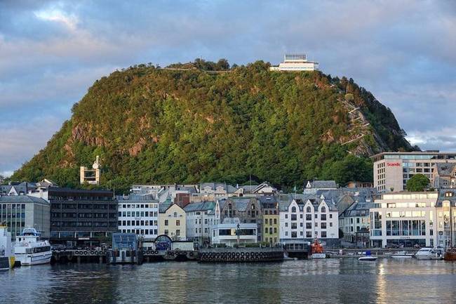 „A nyáron rajtam kívülálló okok miatt Norvégiában rekedtem, ezért 5 napot töltöttem a fjordok felfedezésével."