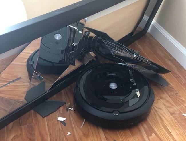 „Vegyél robotporszívót - mondták. Így nem kell többé magadnak takarítanod - mondták."