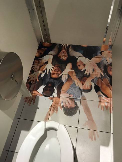 Így azért nem olyan könnyű és kellemes a vécén töltött idő.