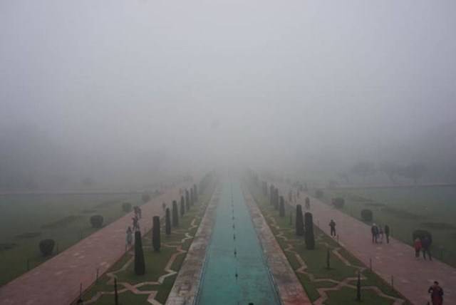 „Ma reggel meglátogattam a Taj Mahalt."