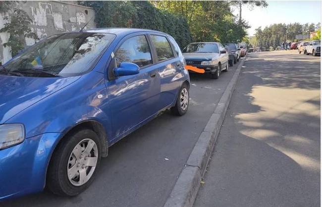 Majd a gyalogosok sétálnak az úttesten. Persze azért is ők lesznek a hibásak.