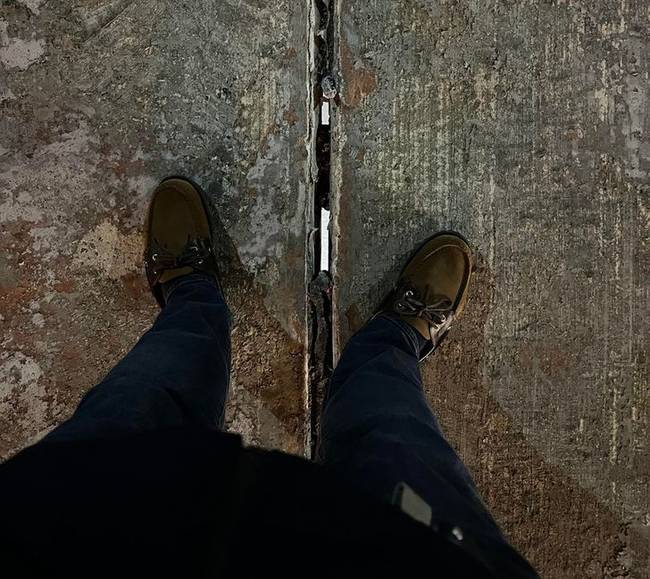 „A betonlapok közötti varratok elkezdtek kiesni, és alattunk 2 emelet van!"