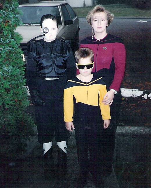 „Anyám valódi Star Trek őrült volt, ezért nálunk minden Halloweenkor csak az ilyen témájú jelmezek jöhettek szóba. Borzalmas volt.”